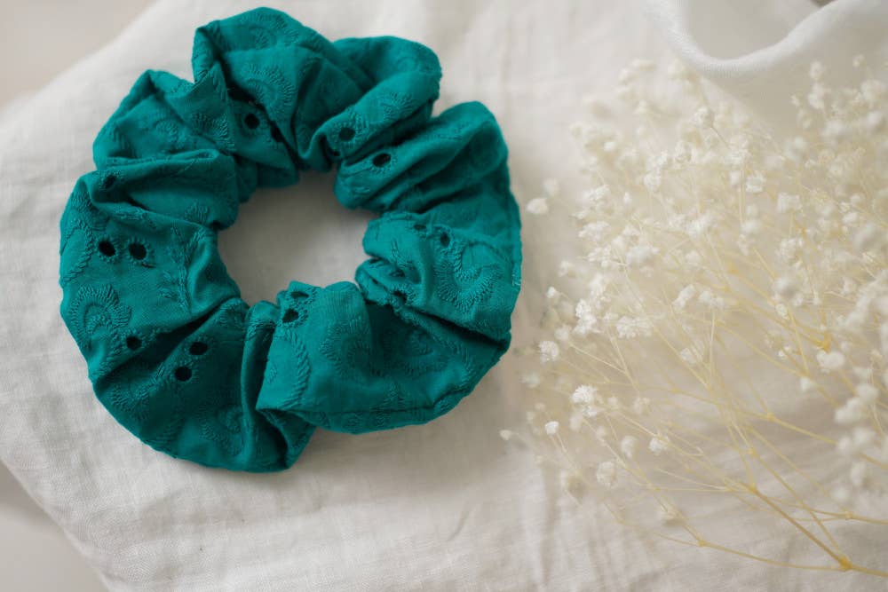 Scrunchie Azra ricamo verde smeraldo - Bohomane