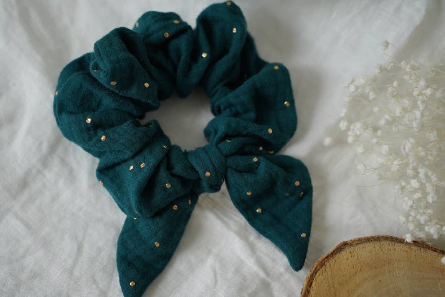 Scrunchie con fiocco Ivy verde scuro con pois dorati - Bohomane